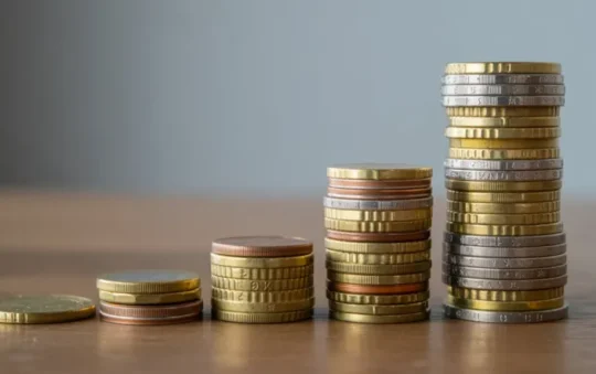 Kiek reikia pinigų norint pradėti investuoti: mitai ir realybė