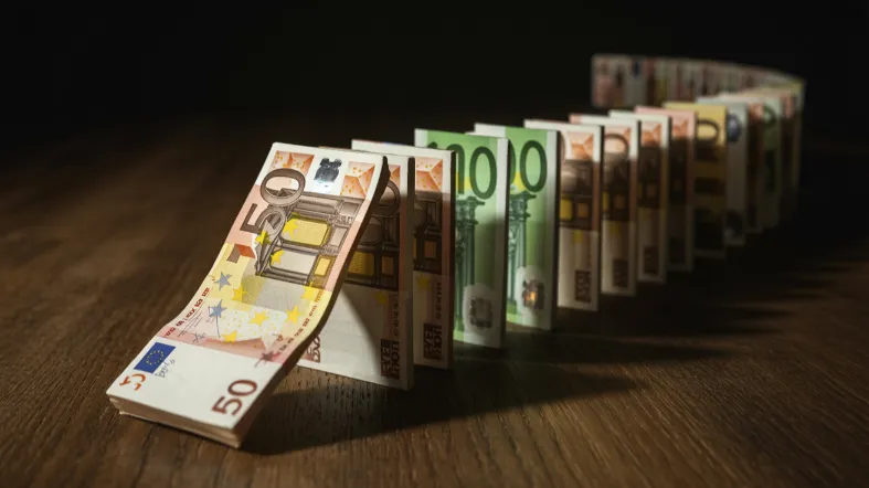 euro banknotai simbolizuoja skolas