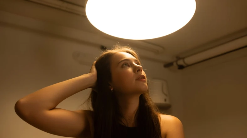 mergina galvoja ar būtina leisti pinigus